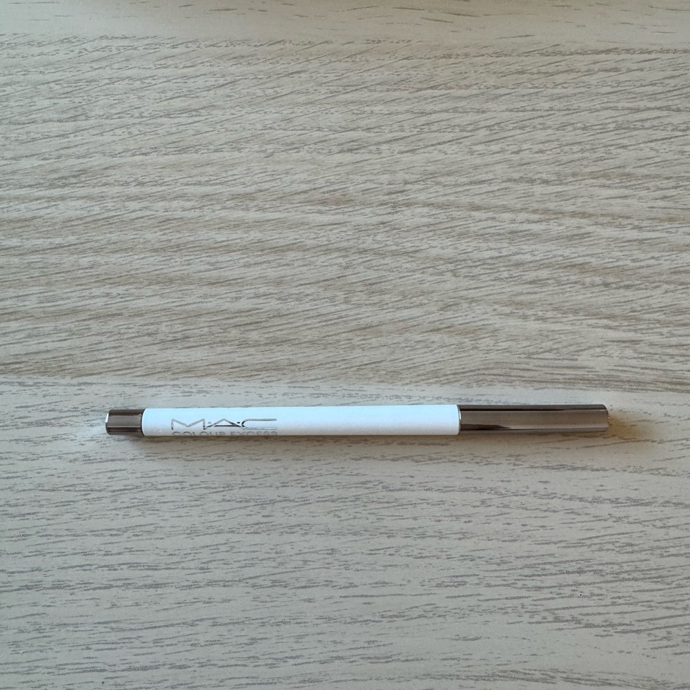 MAC Cosmetics White Eyeliner Pencil